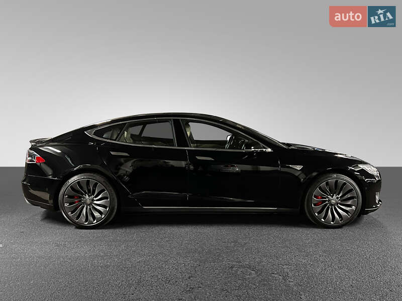 Лифтбек Tesla Model S 2015 в Луцке