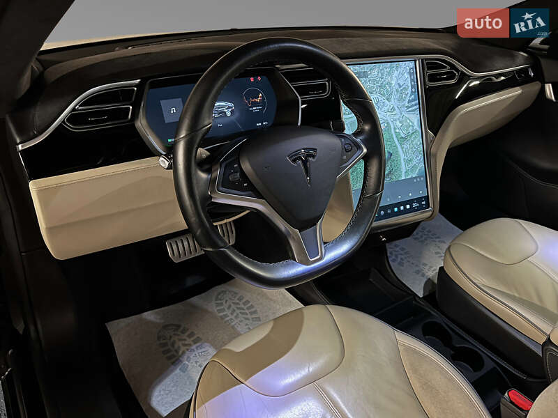 Лифтбек Tesla Model S 2015 в Луцке