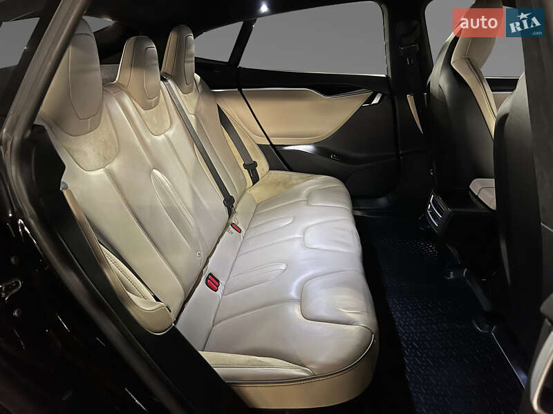 Лифтбек Tesla Model S 2015 в Луцке