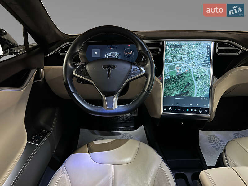 Лифтбек Tesla Model S 2015 в Луцке