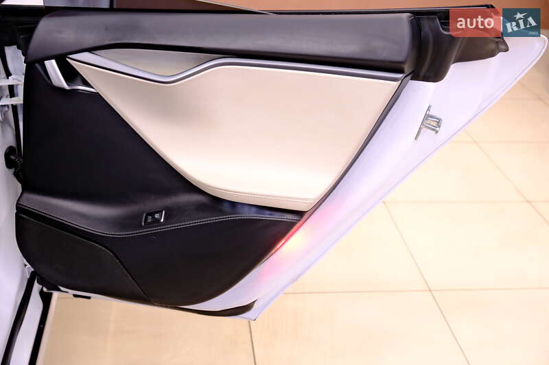 Ліфтбек Tesla Model S 2020 в Одесі