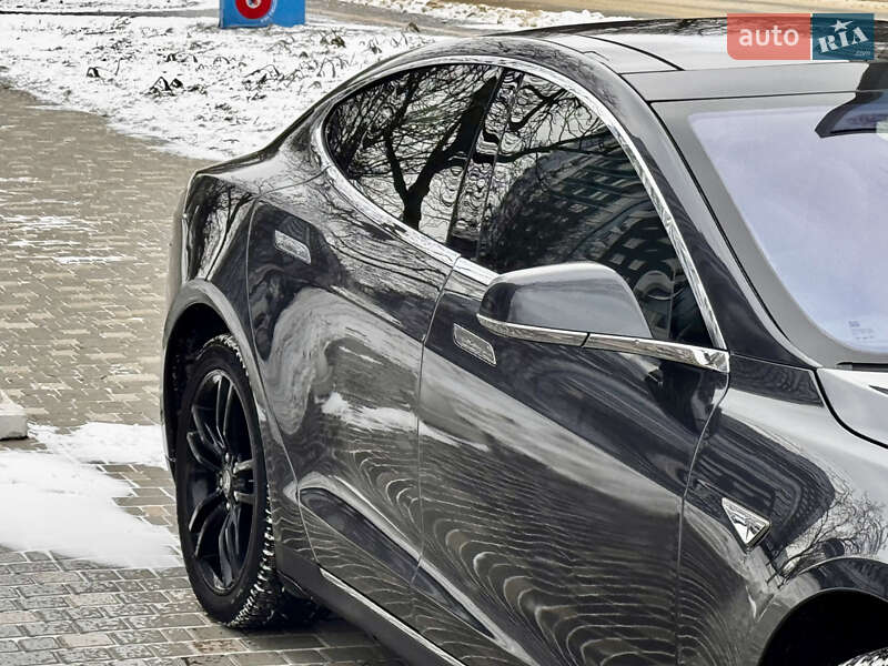 Ліфтбек Tesla Model S 2015 в Одесі