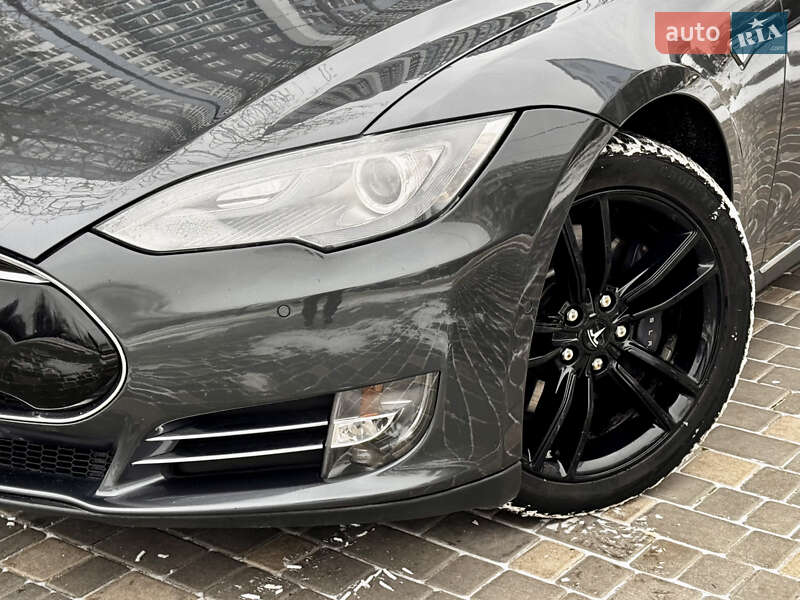 Ліфтбек Tesla Model S 2015 в Одесі