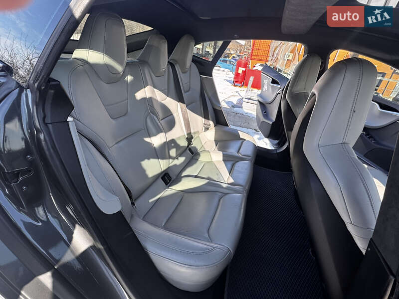 Ліфтбек Tesla Model S 2015 в Одесі