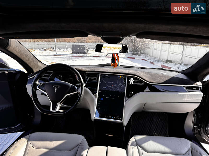 Ліфтбек Tesla Model S 2015 в Одесі