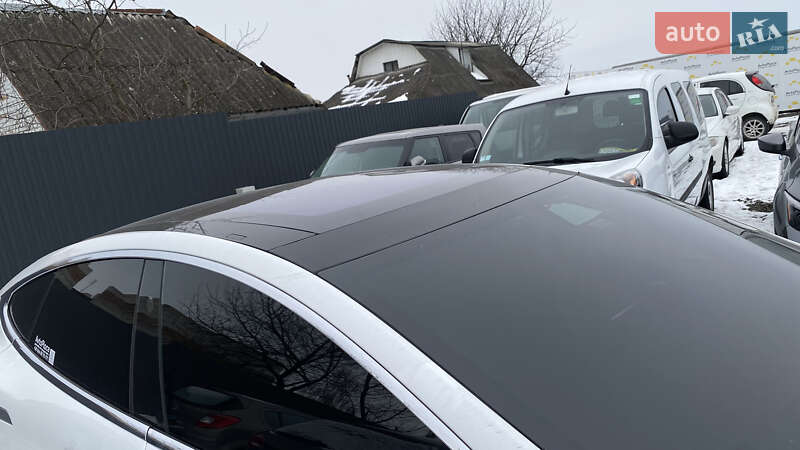 Ліфтбек Tesla Model S 2017 в Луцьку