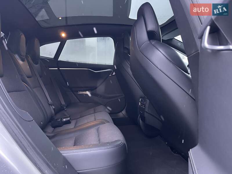 Ліфтбек Tesla Model S 2018 в Києві