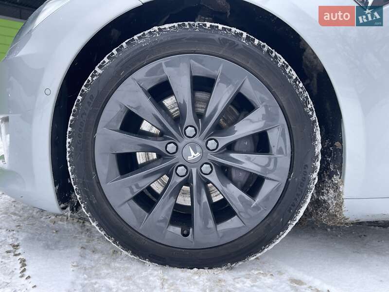 Ліфтбек Tesla Model S 2018 в Києві