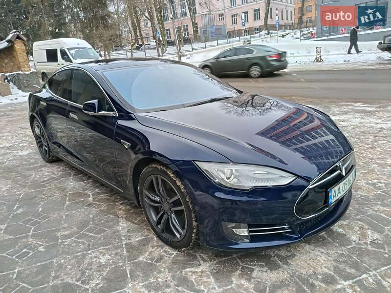 Ліфтбек Tesla Model S 2014 в Вінниці