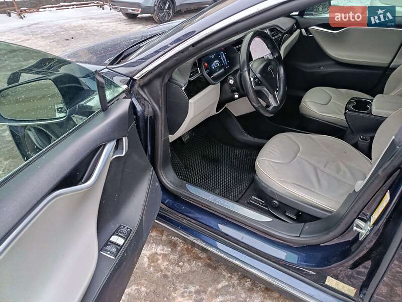 Ліфтбек Tesla Model S 2014 в Вінниці