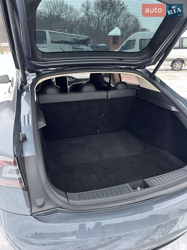 Ліфтбек Tesla Model S 2014 в Львові