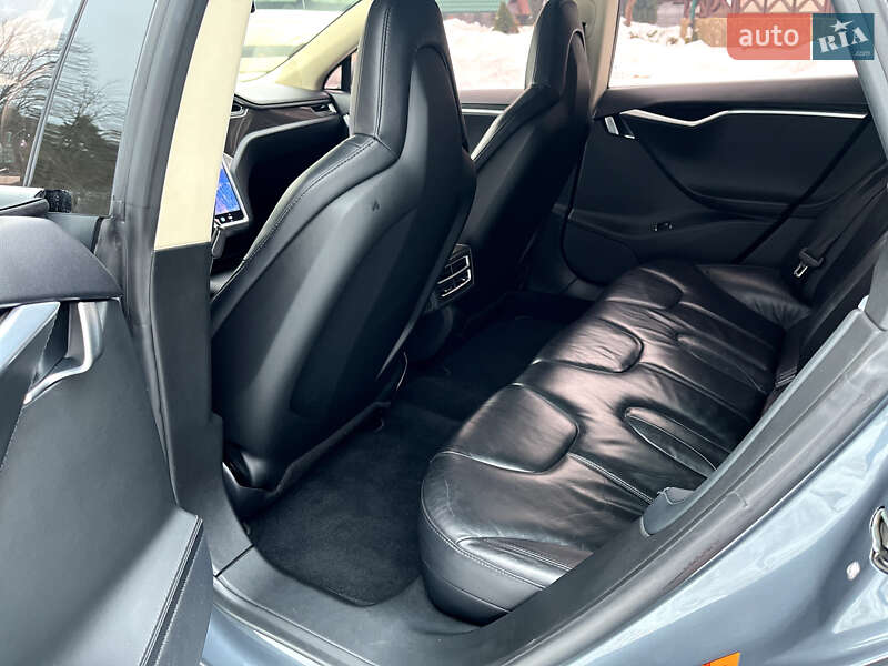 Ліфтбек Tesla Model S 2014 в Львові