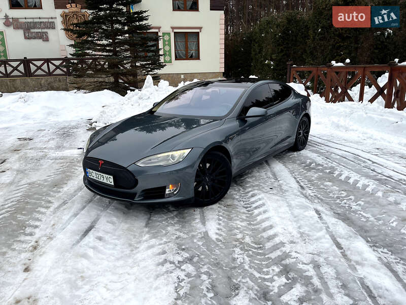Tesla Model S 2014