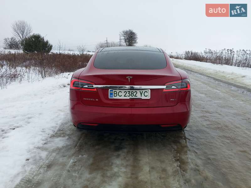 Лифтбек Tesla Model S 2016 в Новояворовске
