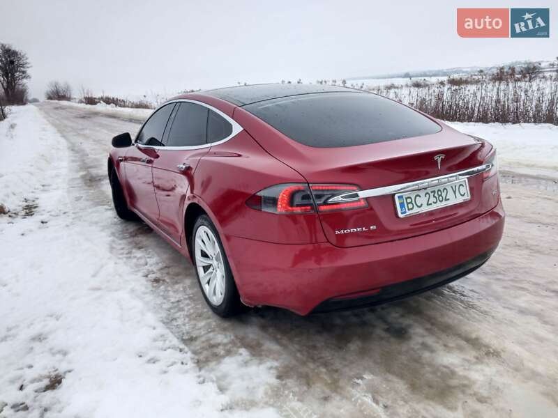 Лифтбек Tesla Model S 2016 в Новояворовске