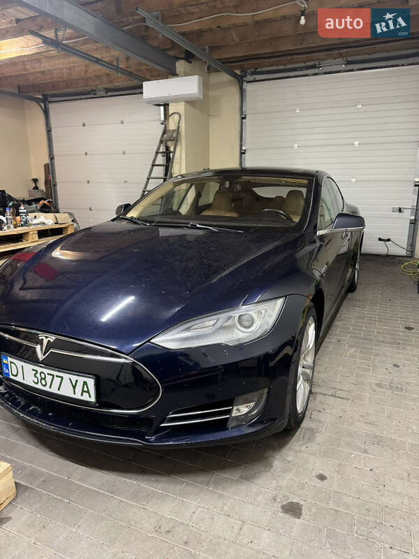 Ліфтбек Tesla Model S 2013 в Луцьку