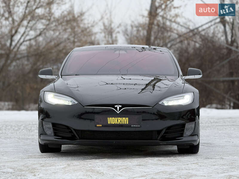 Лифтбек Tesla Model S 2016 в Киеве