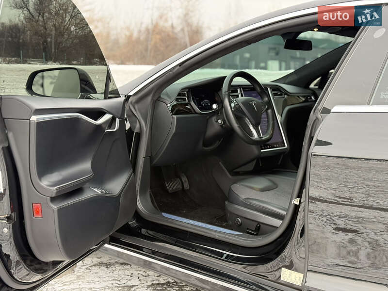 Лифтбек Tesla Model S 2016 в Киеве