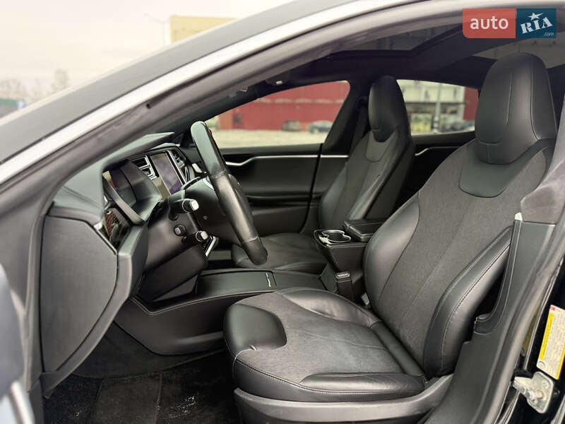 Лифтбек Tesla Model S 2016 в Киеве
