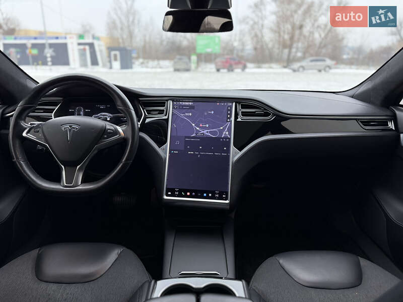 Лифтбек Tesla Model S 2016 в Киеве