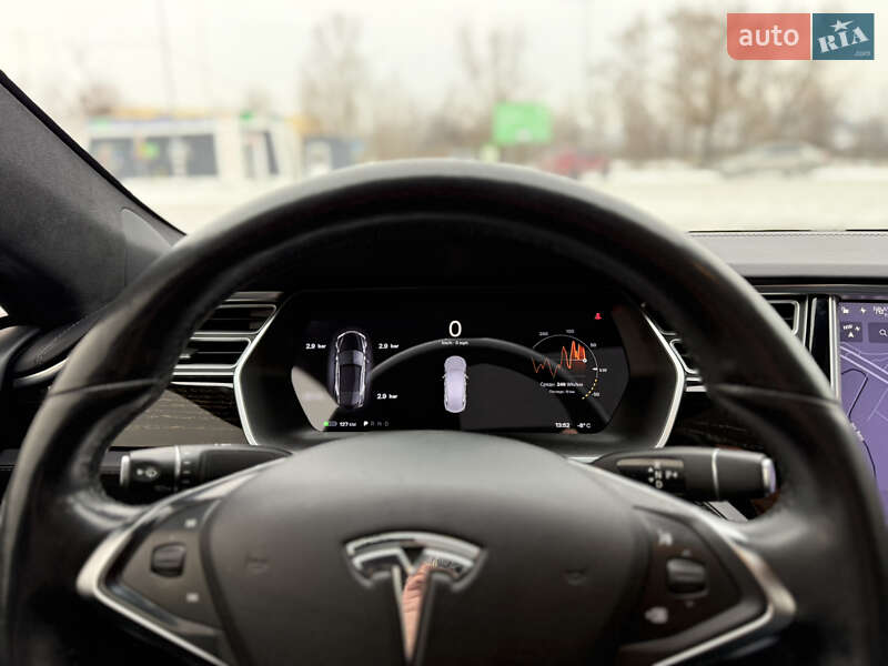 Лифтбек Tesla Model S 2016 в Киеве
