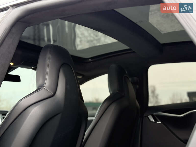 Лифтбек Tesla Model S 2016 в Киеве