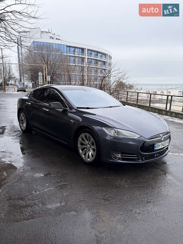 Лифтбек Tesla Model S 2015 в Одессе фото Лифтбек Tesla Model S 2015 в Одессе