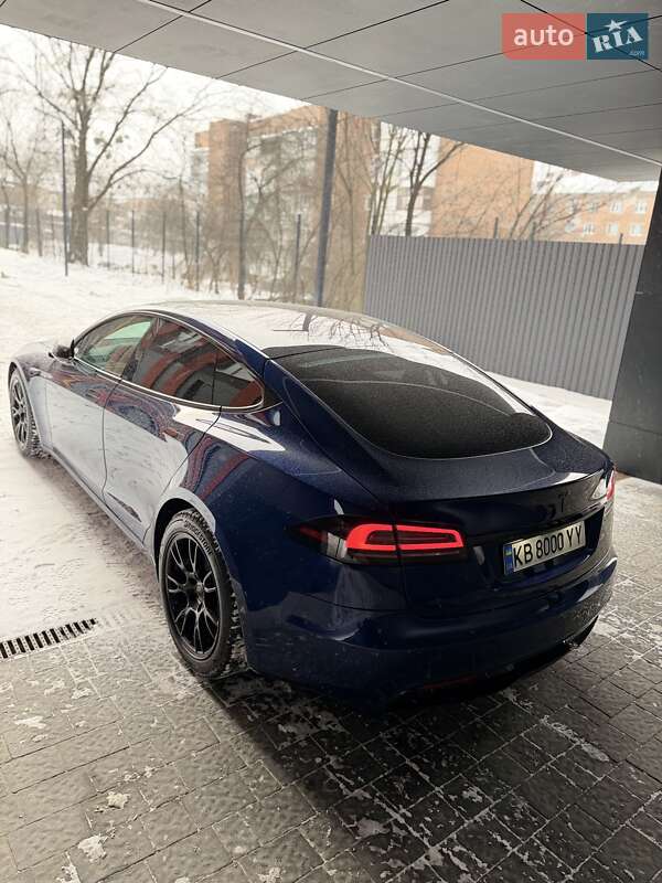 Лифтбек Tesla Model S 2022 в Виннице