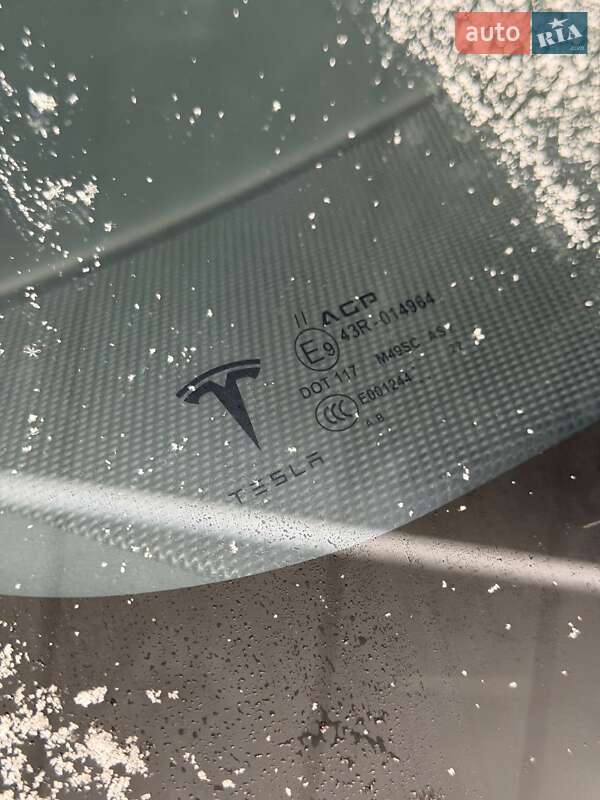 Лифтбек Tesla Model S 2022 в Виннице