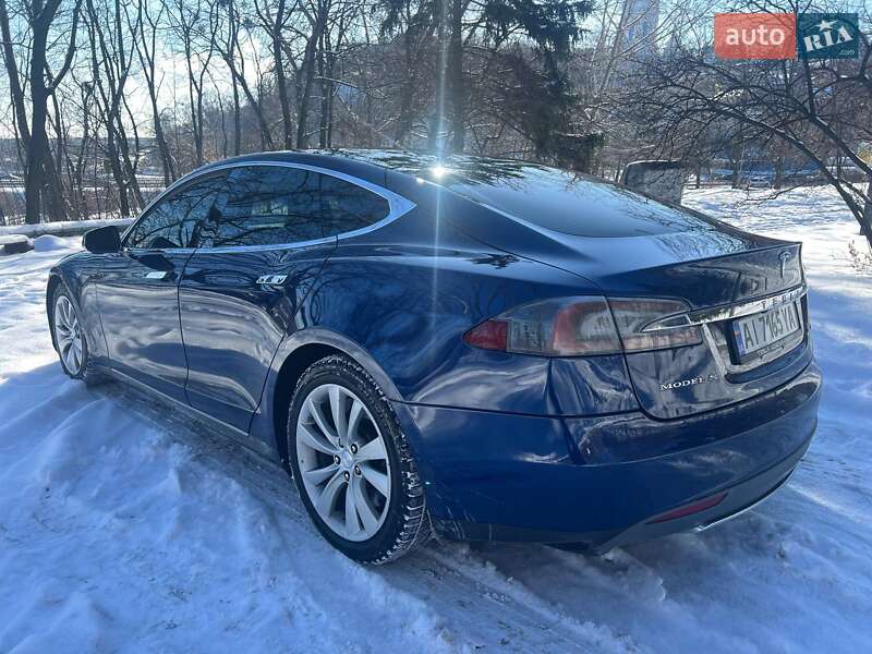 Ліфтбек Tesla Model S 2015 в Києві