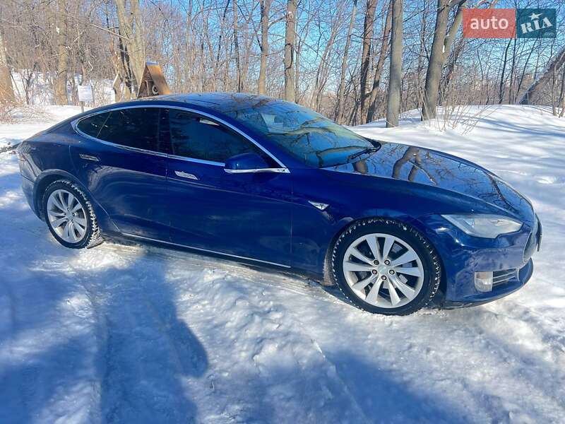 Ліфтбек Tesla Model S 2015 в Києві