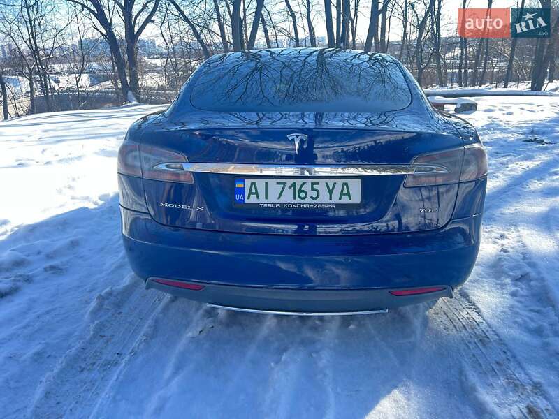 Ліфтбек Tesla Model S 2015 в Києві