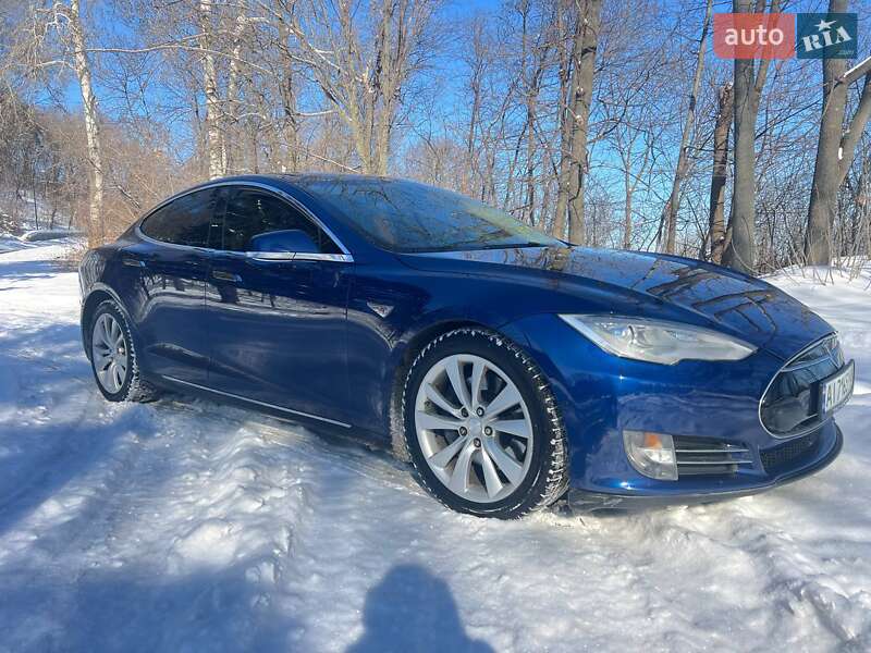 Ліфтбек Tesla Model S 2015 в Києві