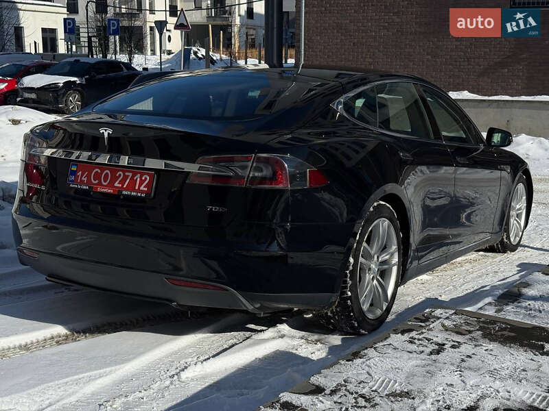 Лифтбек Tesla Model S 2015 в Львове