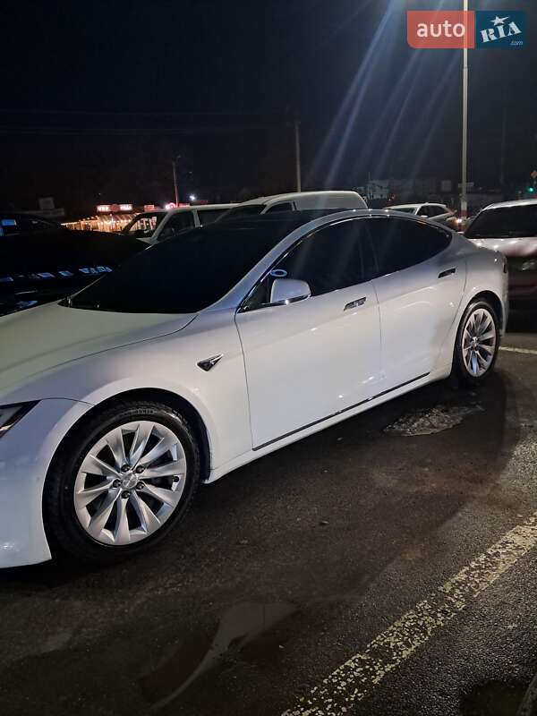 Ліфтбек Tesla Model S 2019 в Одесі
