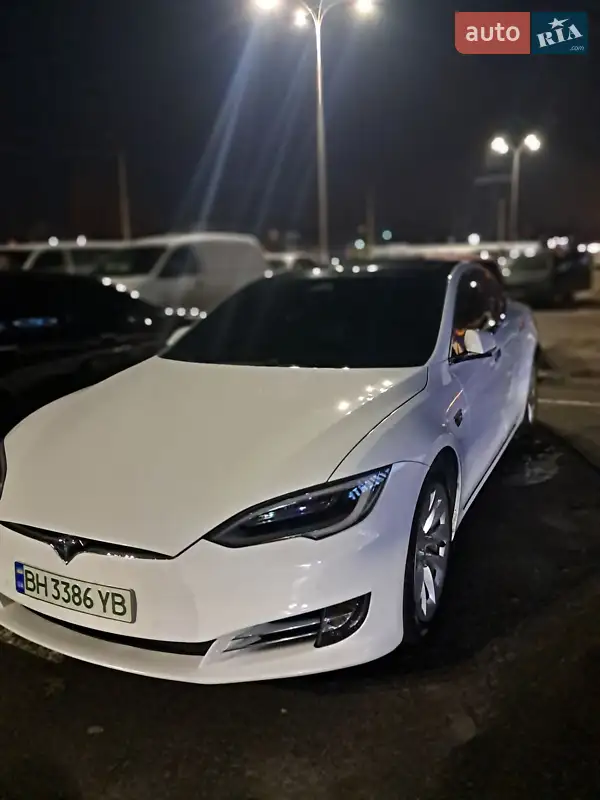 Tesla Model S 2019