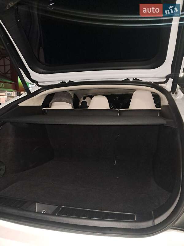 Ліфтбек Tesla Model S 2019 в Одесі