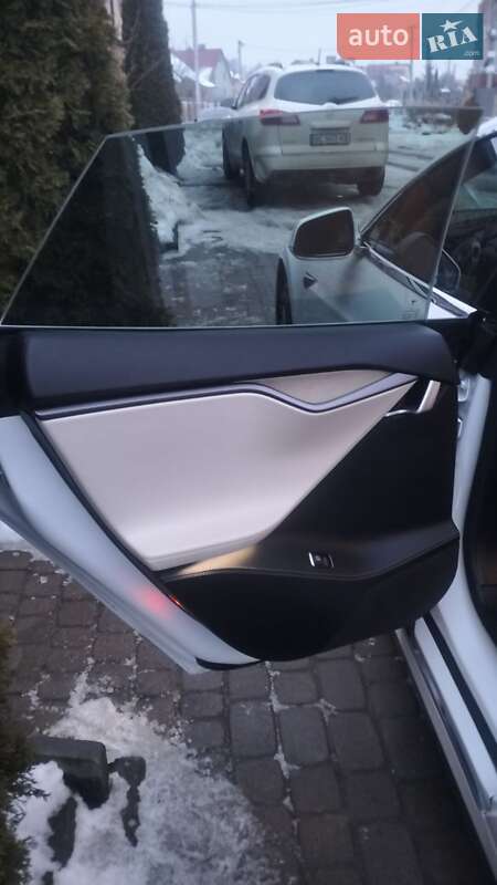 Ліфтбек Tesla Model S 2020 в Львові фото 14 Ліфтбек Tesla Model S 2020 в Львові