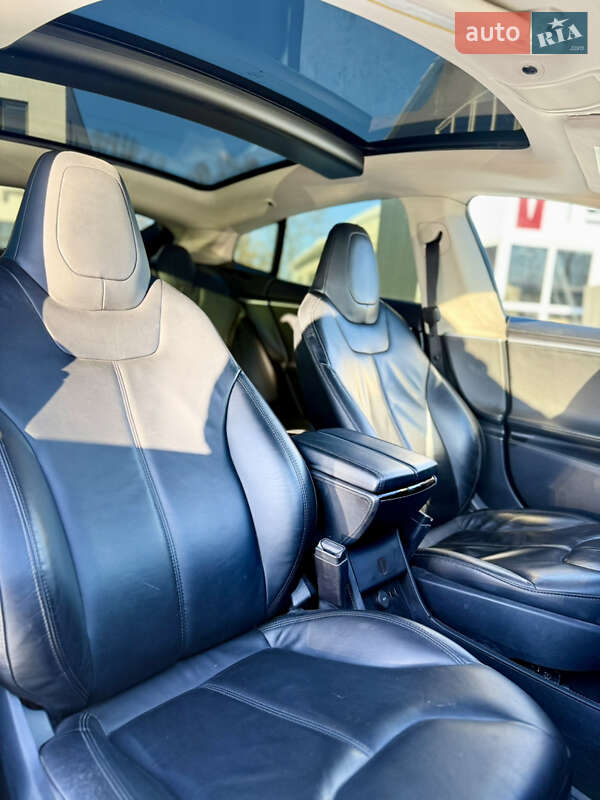 Ліфтбек Tesla Model S 2014 в Вінниці