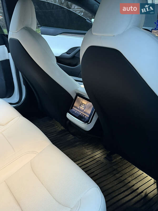 Лифтбек Tesla Model S 2021 в Виннице