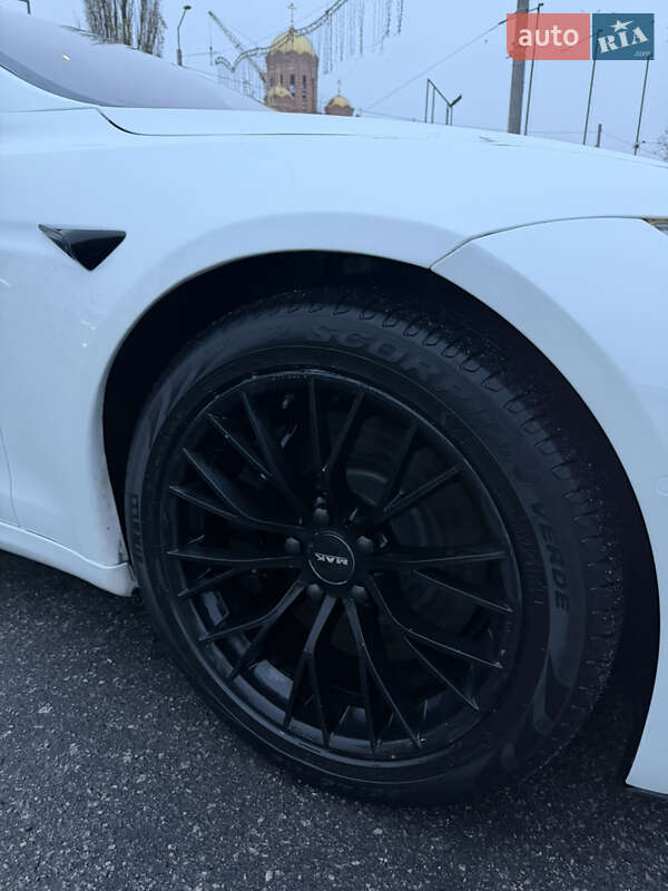 Лифтбек Tesla Model S 2021 в Виннице