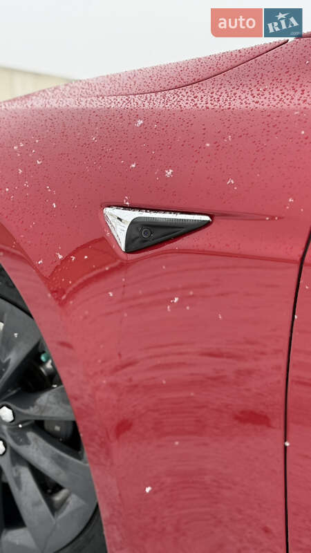 Ліфтбек Tesla Model S 2017 в Чернівцях