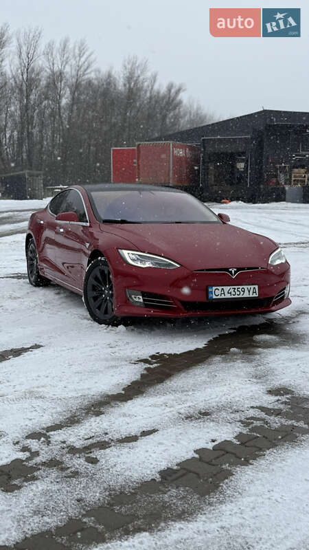 Ліфтбек Tesla Model S 2017 в Чернівцях
