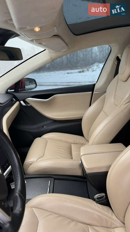 Ліфтбек Tesla Model S 2017 в Чернівцях