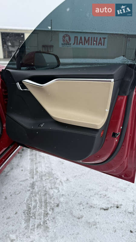 Ліфтбек Tesla Model S 2017 в Чернівцях