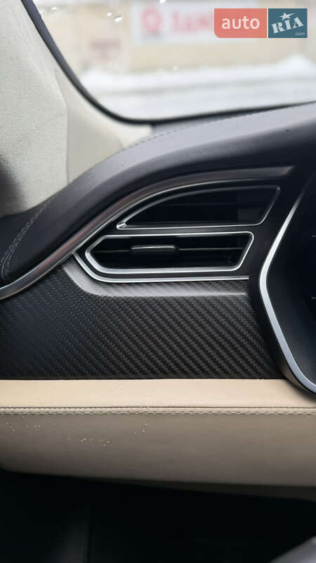 Ліфтбек Tesla Model S 2017 в Чернівцях