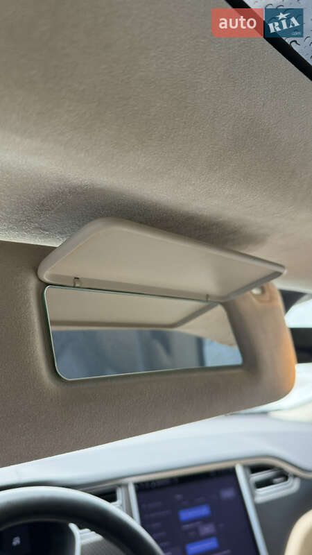 Ліфтбек Tesla Model S 2017 в Чернівцях