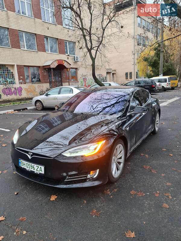 Ліфтбек Tesla Model S 2017 в Одесі