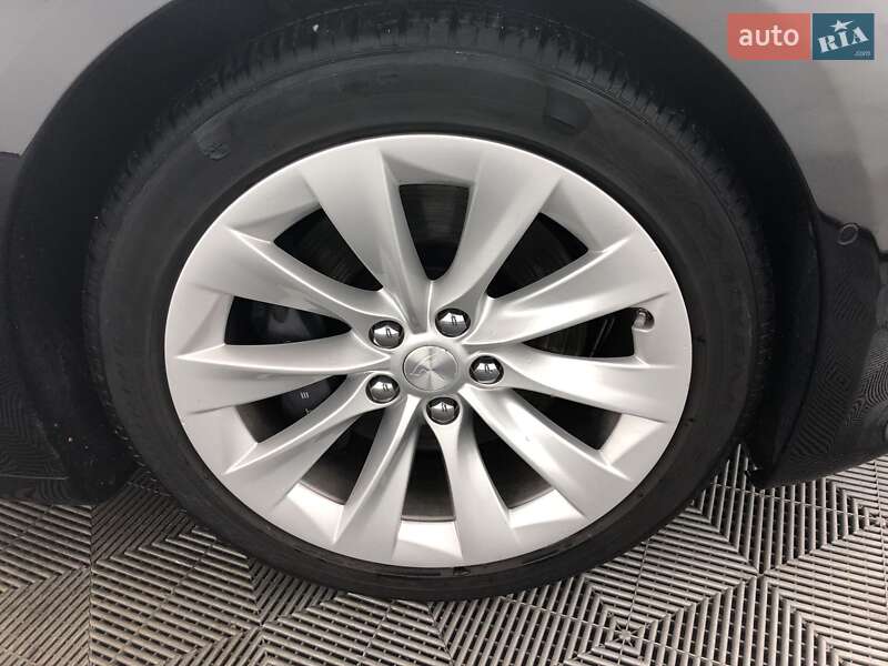 Ліфтбек Tesla Model S 2017 в Одесі