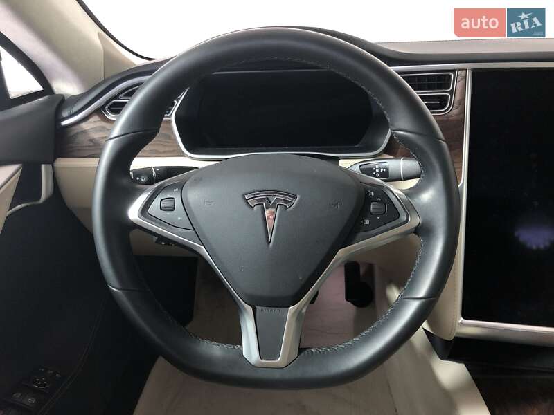 Ліфтбек Tesla Model S 2017 в Одесі